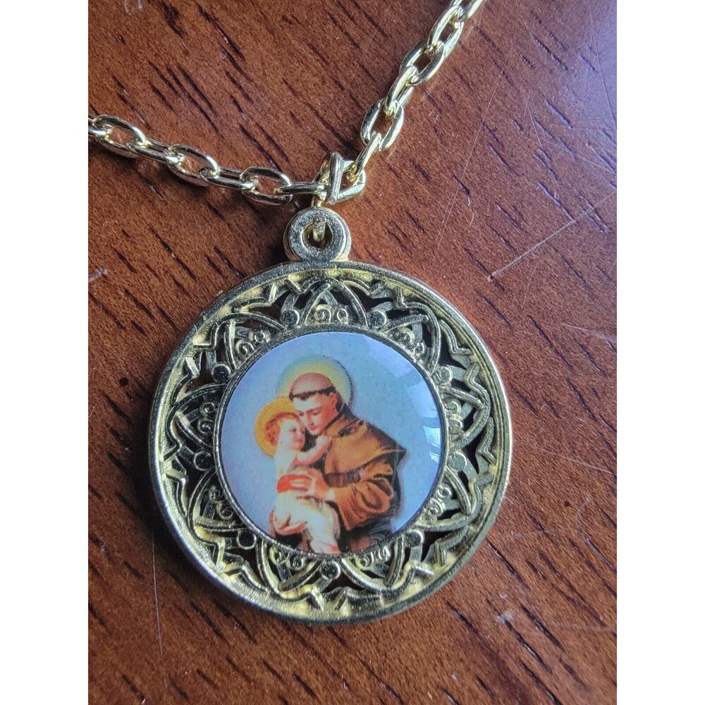 VINTAGE GOLD TONE ST ANTHONY PRAY FOR US ROUND PENDANT CHARM Necklace